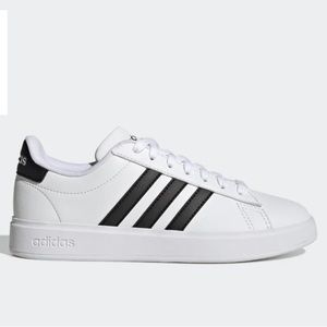Adidas Sneakers
